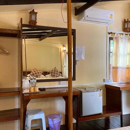 Ailay Hotell Koh Phayam Exteriör bild
