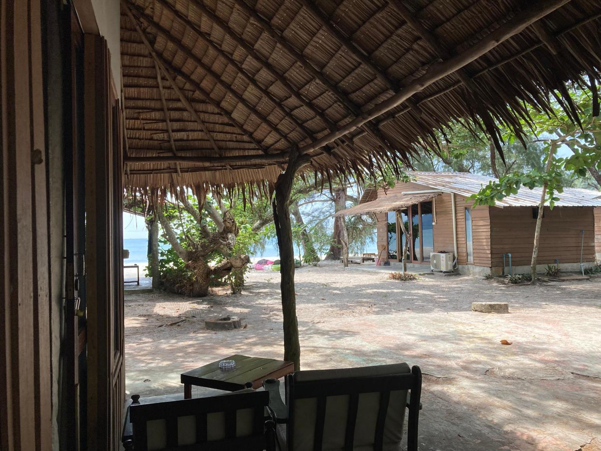 Ailay Hotell Koh Phayam Exteriör bild
