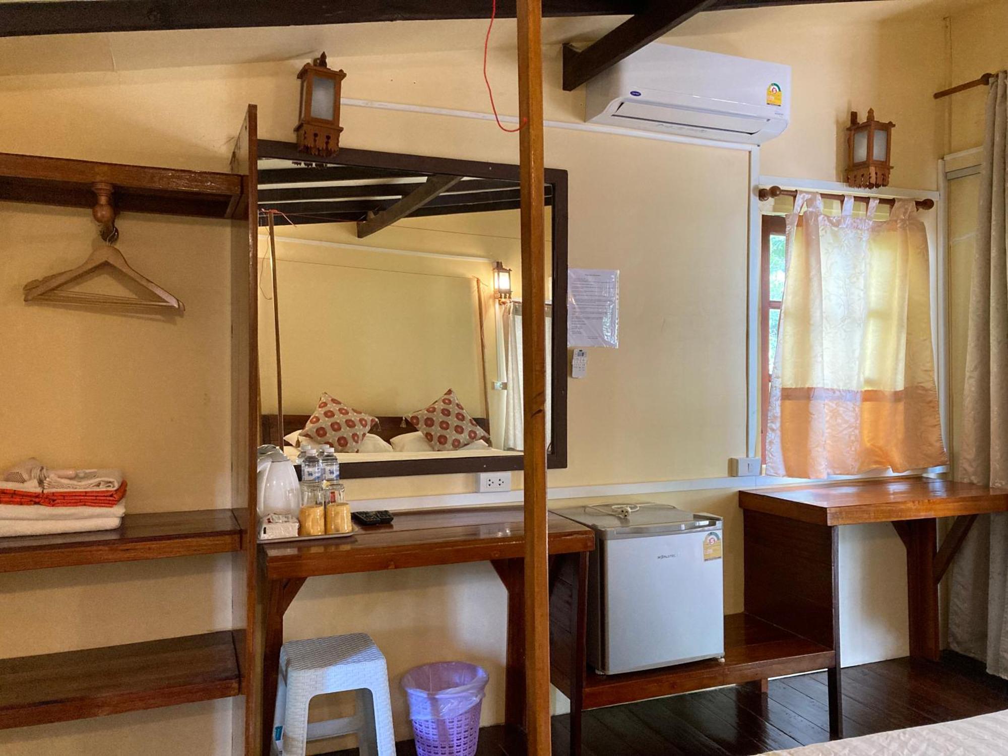 Ailay Hotell Koh Phayam Exteriör bild