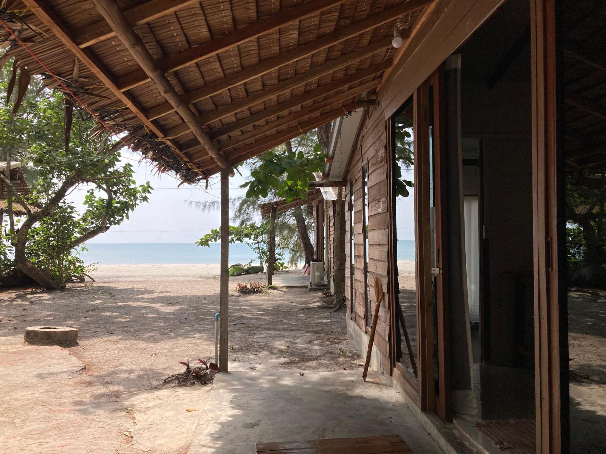Ailay Hotell Koh Phayam Exteriör bild